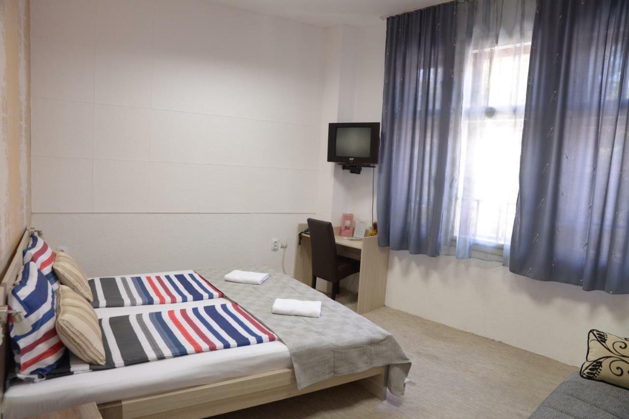 Guest House Golden Coin Ниш Екстер'єр фото