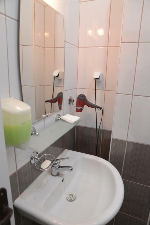 Guest House Golden Coin Ниш Екстер'єр фото