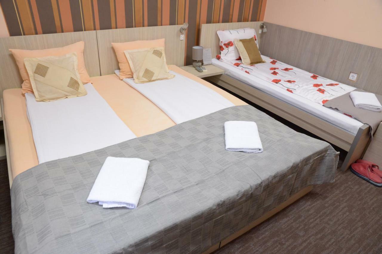 Guest House Golden Coin Ниш Екстер'єр фото
